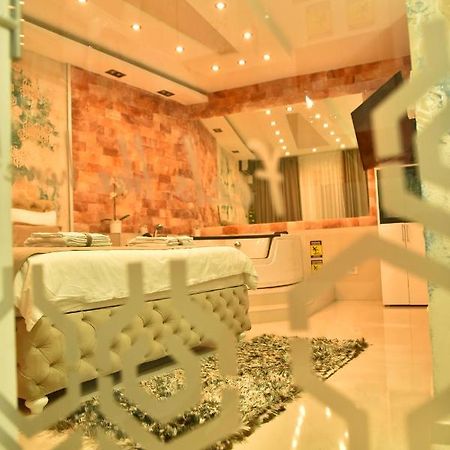 Design Apartment Premium Spa Lux 4 Star "Dubai" Completely Private Wellness & Spa Free Included Sauna & Jacuzzi & Salt Wall & Fire Place & 3D Ceilings & Business Wifi & Netflix & Keyless Code Entry & Full Smart App & Secure 2 Parking Place Ćuprija Exteriér fotografie