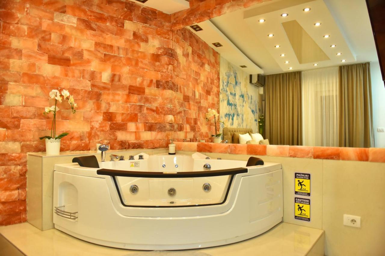 Design Apartment Premium Spa Lux 4 Star "Dubai" Completely Private Wellness & Spa Free Included Sauna & Jacuzzi & Salt Wall & Fire Place & 3D Ceilings & Business Wifi & Netflix & Keyless Code Entry & Full Smart App & Secure 2 Parking Place Ćuprija Exteriér fotografie