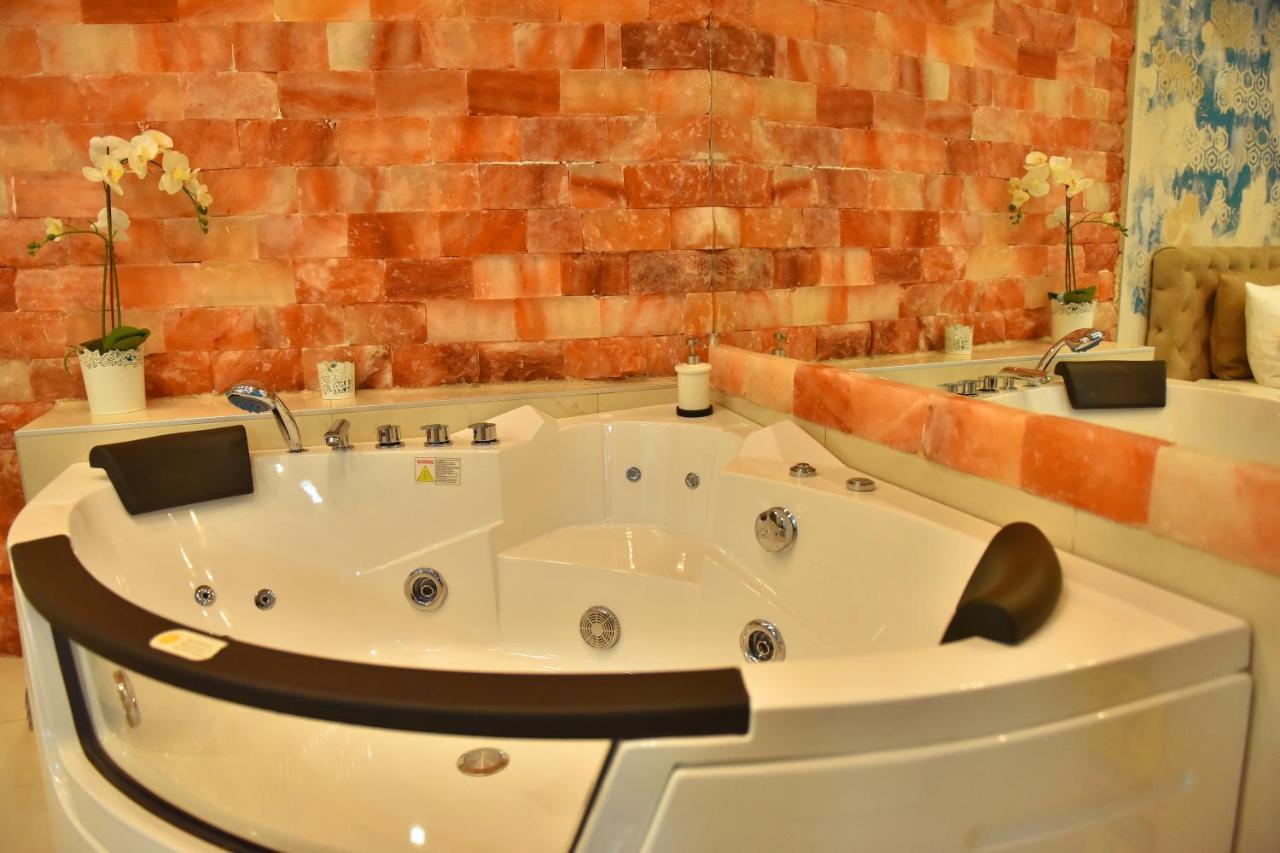 Design Apartment Premium Spa Lux 4 Star "Dubai" Completely Private Wellness & Spa Free Included Sauna & Jacuzzi & Salt Wall & Fire Place & 3D Ceilings & Business Wifi & Netflix & Keyless Code Entry & Full Smart App & Secure 2 Parking Place Ćuprija Exteriér fotografie