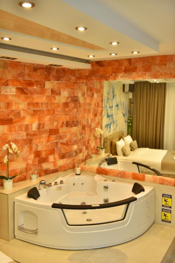 Design Apartment Premium Spa Lux 4 Star "Dubai" Completely Private Wellness & Spa Free Included Sauna & Jacuzzi & Salt Wall & Fire Place & 3D Ceilings & Business Wifi & Netflix & Keyless Code Entry & Full Smart App & Secure 2 Parking Place Ćuprija Exteriér fotografie