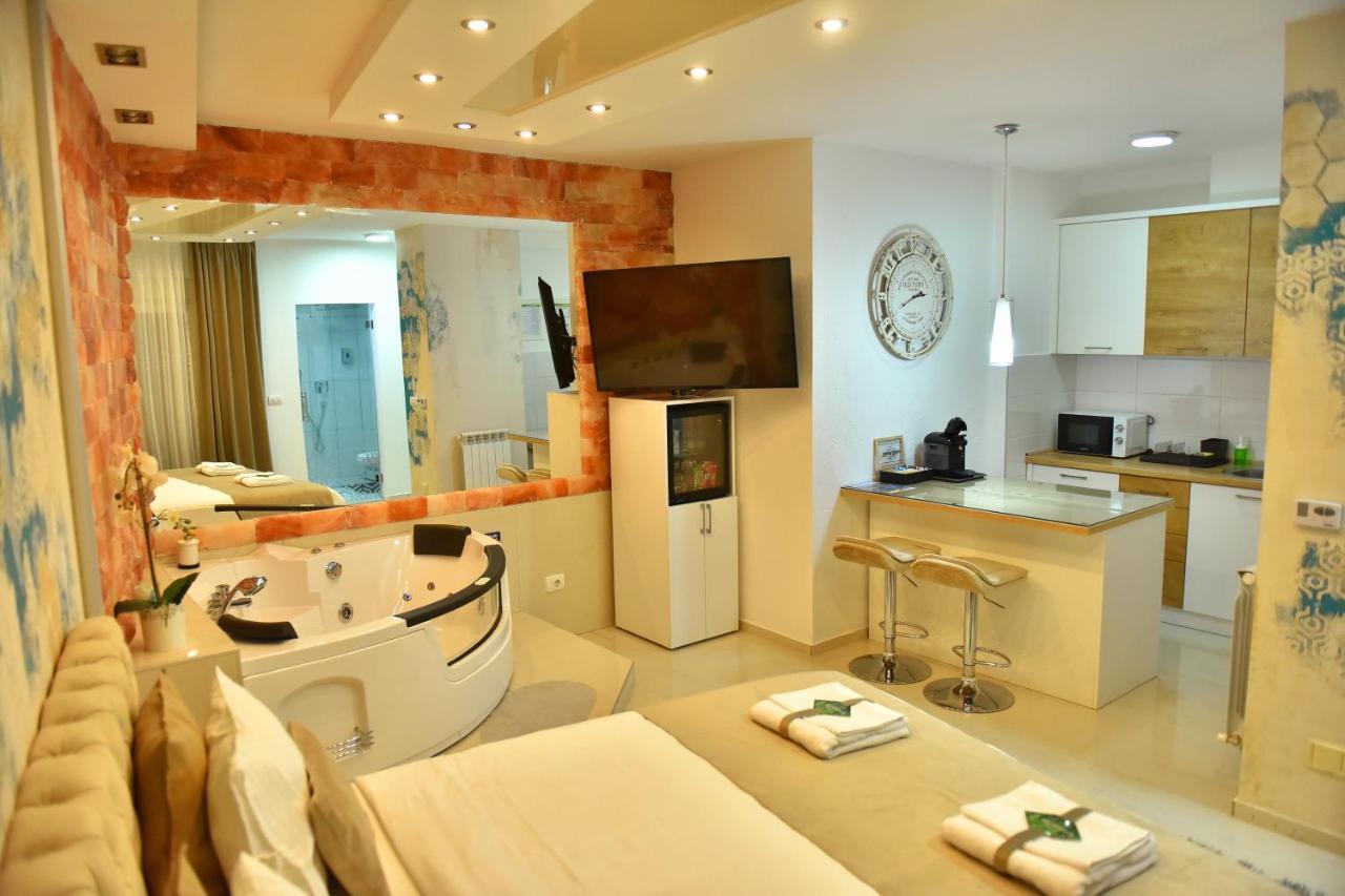 Design Apartment Premium Spa Lux 4 Star "Dubai" Completely Private Wellness & Spa Free Included Sauna & Jacuzzi & Salt Wall & Fire Place & 3D Ceilings & Business Wifi & Netflix & Keyless Code Entry & Full Smart App & Secure 2 Parking Place Ćuprija Exteriér fotografie