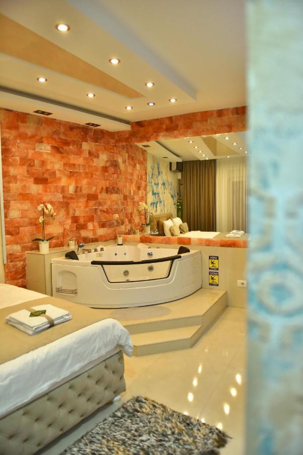 Design Apartment Premium Spa Lux 4 Star "Dubai" Completely Private Wellness & Spa Free Included Sauna & Jacuzzi & Salt Wall & Fire Place & 3D Ceilings & Business Wifi & Netflix & Keyless Code Entry & Full Smart App & Secure 2 Parking Place Ćuprija Exteriér fotografie