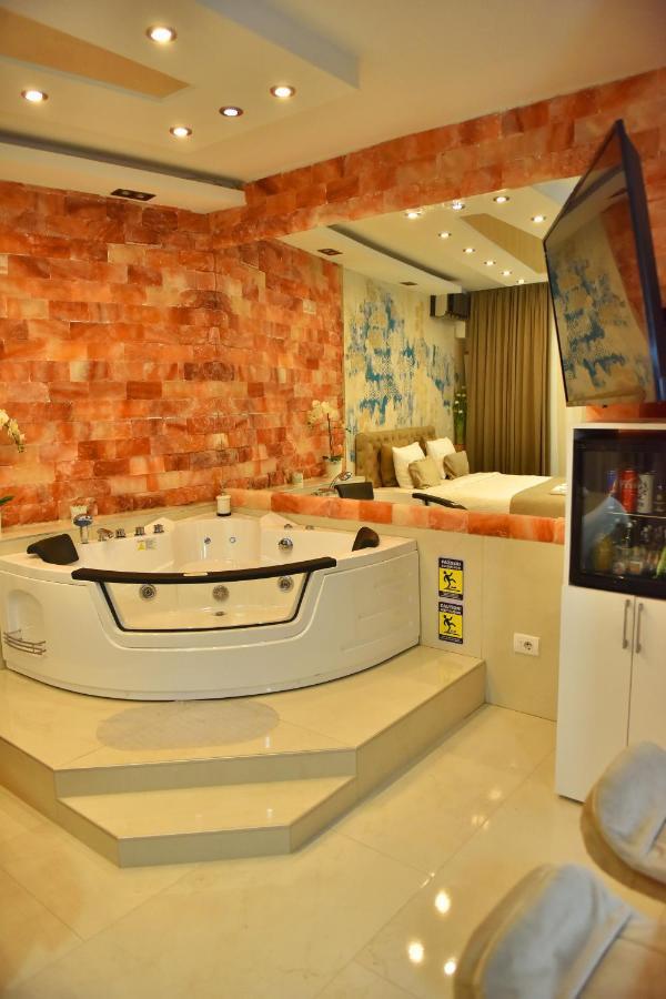 Design Apartment Premium Spa Lux 4 Star "Dubai" Completely Private Wellness & Spa Free Included Sauna & Jacuzzi & Salt Wall & Fire Place & 3D Ceilings & Business Wifi & Netflix & Keyless Code Entry & Full Smart App & Secure 2 Parking Place Ćuprija Exteriér fotografie