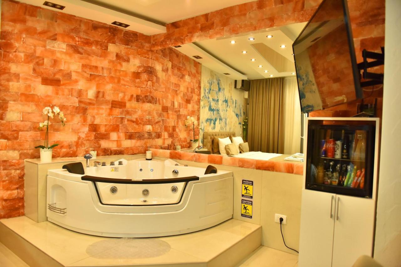 Design Apartment Premium Spa Lux 4 Star "Dubai" Completely Private Wellness & Spa Free Included Sauna & Jacuzzi & Salt Wall & Fire Place & 3D Ceilings & Business Wifi & Netflix & Keyless Code Entry & Full Smart App & Secure 2 Parking Place Ćuprija Exteriér fotografie